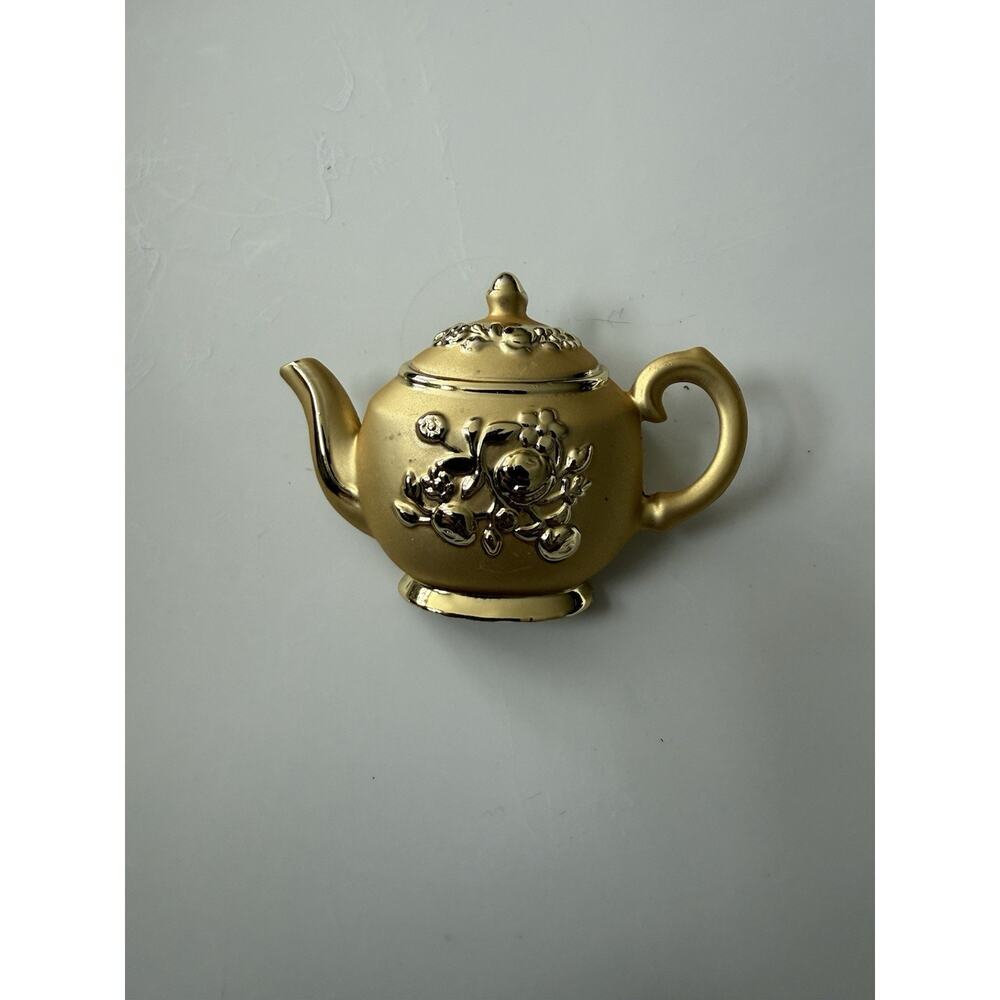 VTG Tea Kettle Pot Gold Engraved Pin Brooch